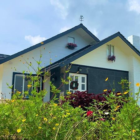ראנאו Hounon White Chimney Cottage מראה חיצוני תמונה