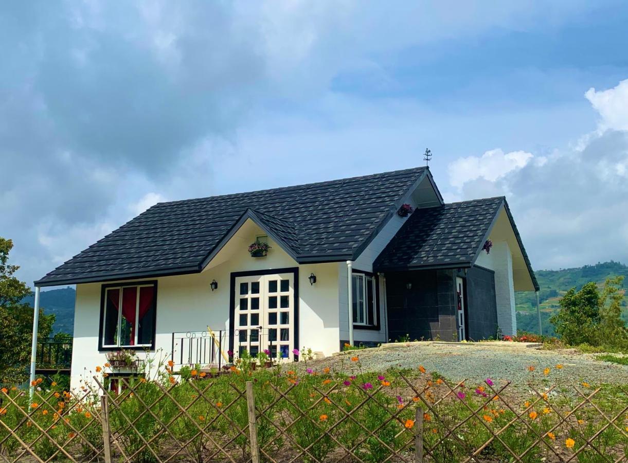 ראנאו Hounon White Chimney Cottage מראה חיצוני תמונה