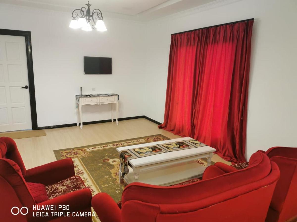 ראנאו Hounon White Chimney Cottage מראה חיצוני תמונה