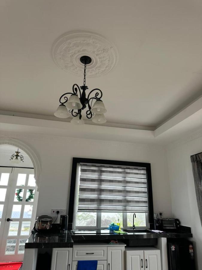 ראנאו Hounon White Chimney Cottage מראה חיצוני תמונה